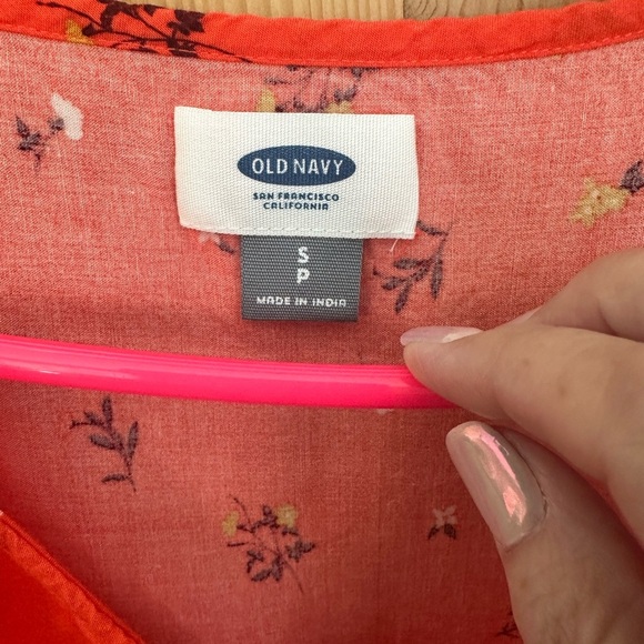 🎉Old Navy Pullover Sleeveless Red Floral Dress With Tassles at Neck Size Small - Picture 3 of 7